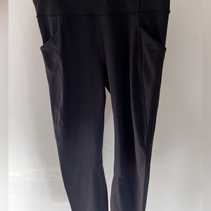 Lululemon Crop Pant, Size 6, Black